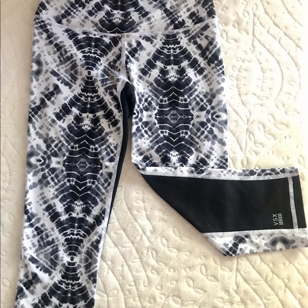 VICTORIA’S SECRET VSX SPORT CAPRIS - SIZE XS